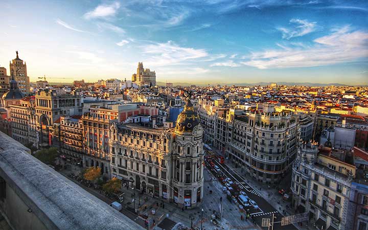 Madrid, la famosissima Gran Vía - Itinerario Tour Barcellona, Valencia, Madrid Perusia Viaggi