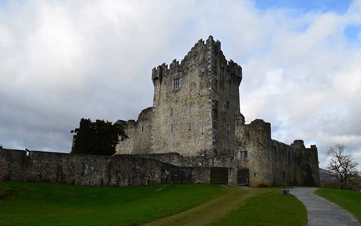 Castello di Ross nel Parco Nazionale di Killarney in Irlanda. Tour Irlanda Classica 7 giorni