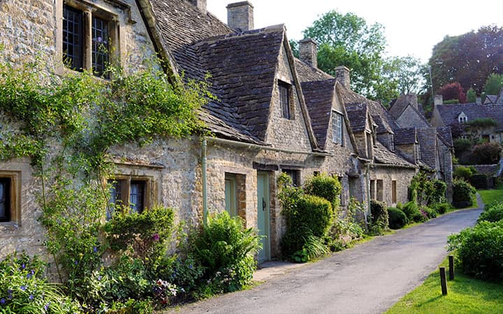 Uno dei pittoreschi villaggi delle Cotswolds che catturano l'essenza della campagna inglese - Gran Tour Inghilterra e Galles 9 giorni volo incluso