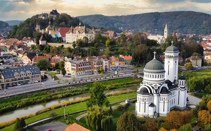 Sighisoara, cittadina medievale colorata, romantica e pittoresca. Romania tour 8 giorni