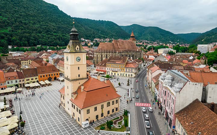 Centro della città medievale di Brașov in Transilvania. Tour della Romania 8 giorni