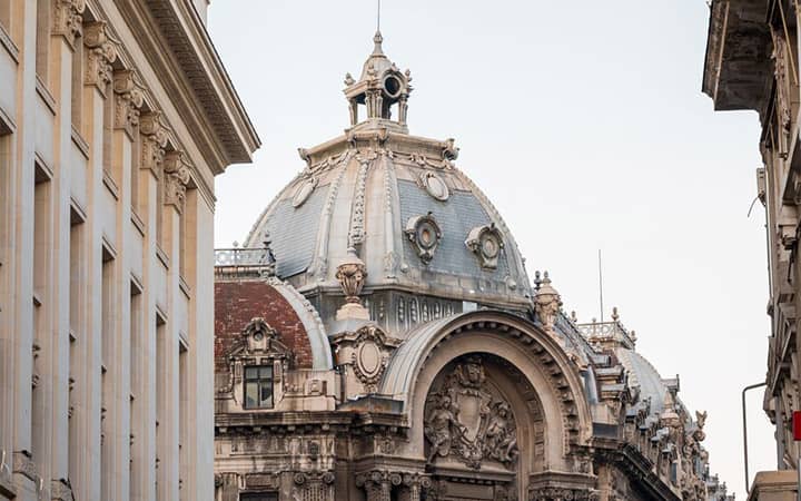 Centro storico di Bucarest, la piccola Parigi dell'Est. Romania Tour di 8 giorni